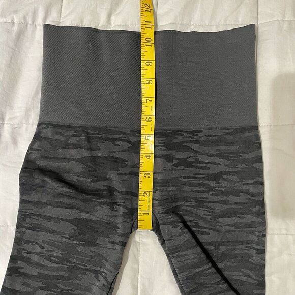 Assets By Spanx Womens Leggings Gray Black Camo Print Size Large Stretch - Picture 5 of 10